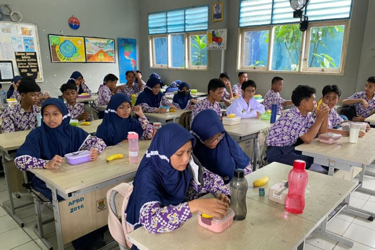 Usia Sekolah usia Belajar Usia Tumbuh Usia Berkembang Anak